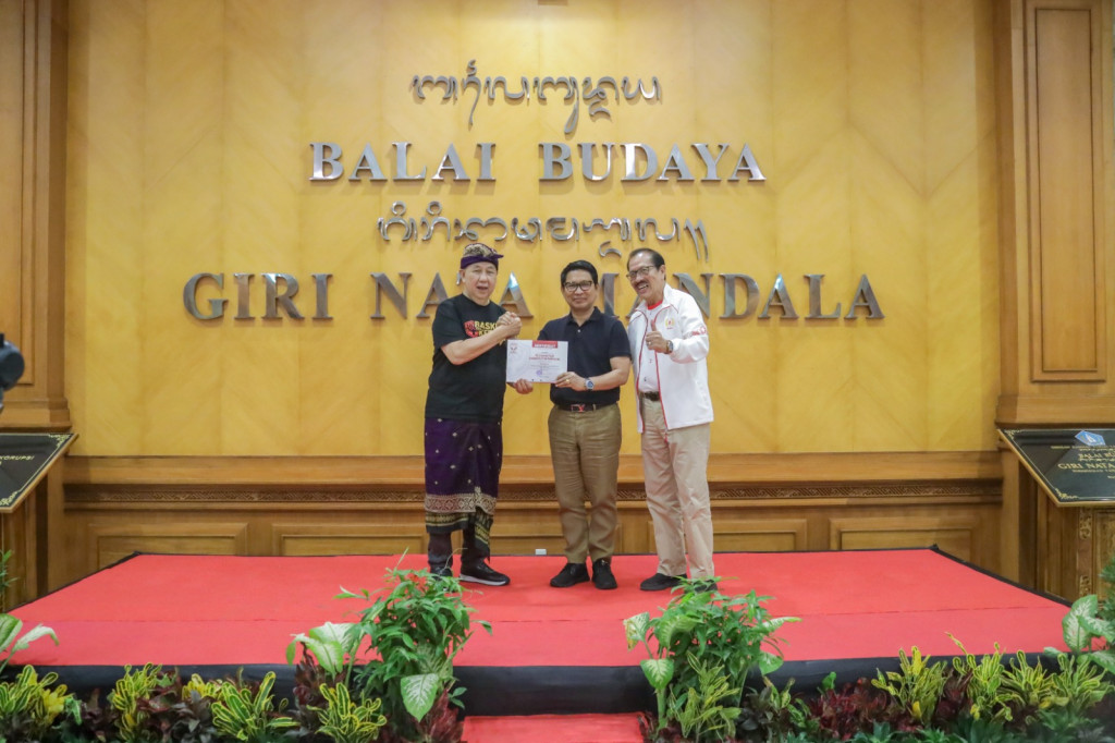 Sekda Adi Arnawa Hadiri Gala Dinner Kejurnas Bola Basket BK PON XXI